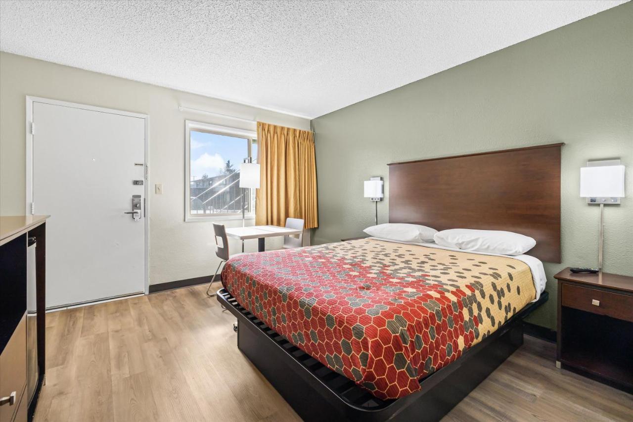 Bend Inn & Suites Экстерьер фото