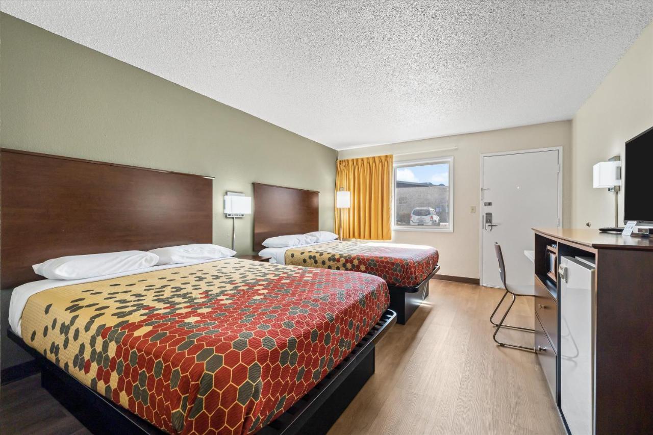 Bend Inn & Suites Экстерьер фото