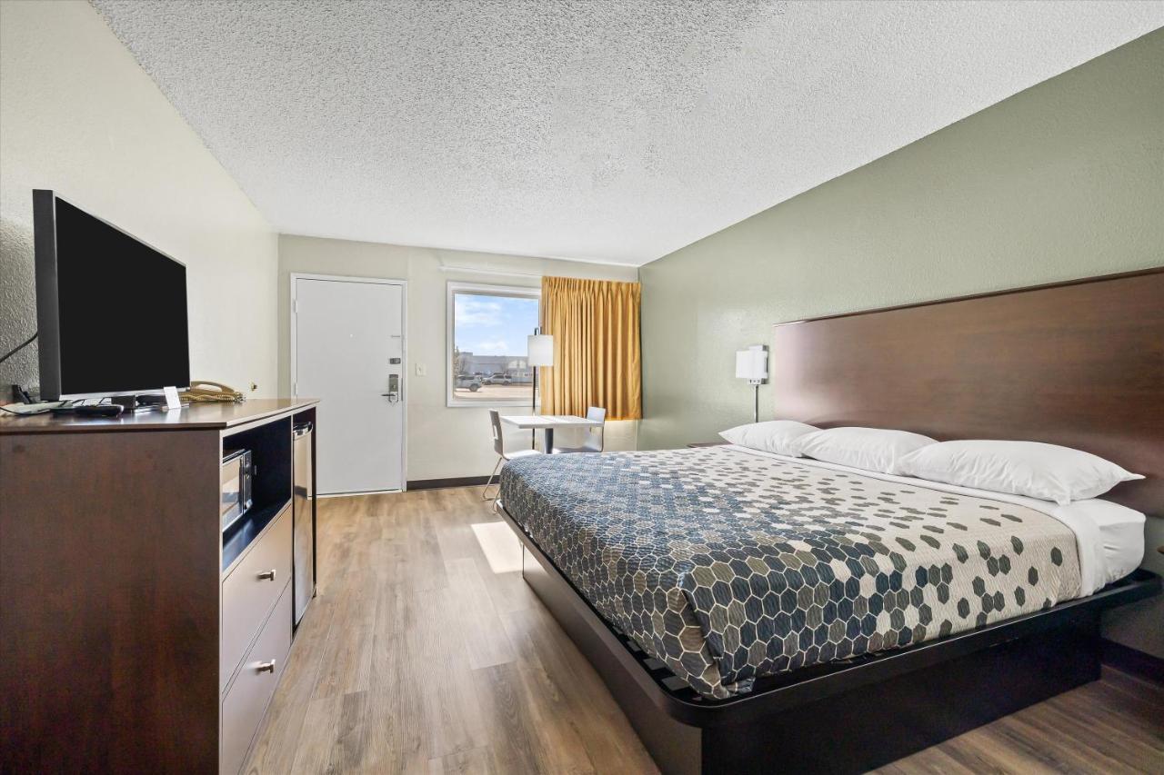 Bend Inn & Suites Экстерьер фото
