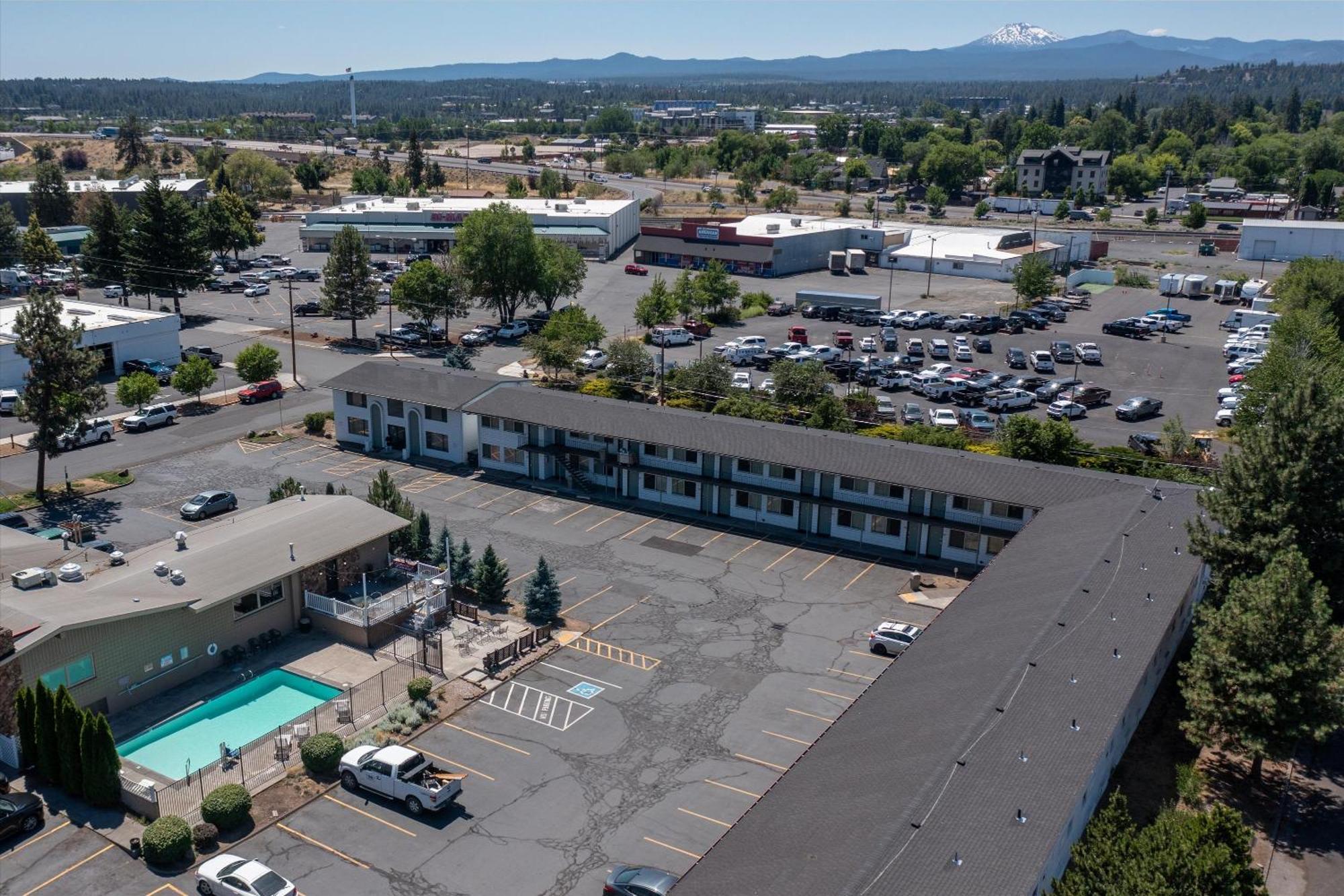 Bend Inn & Suites Экстерьер фото